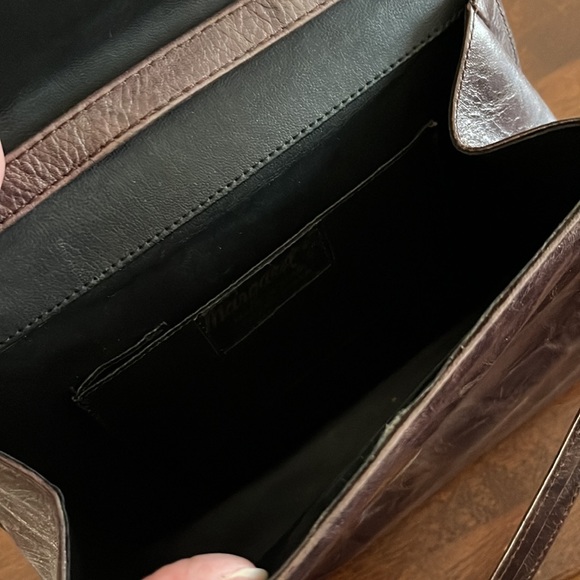 Like new brown purse. Leather upper. Manmade inner. Made in Spain. Margaret J. - Picture 4 of 7